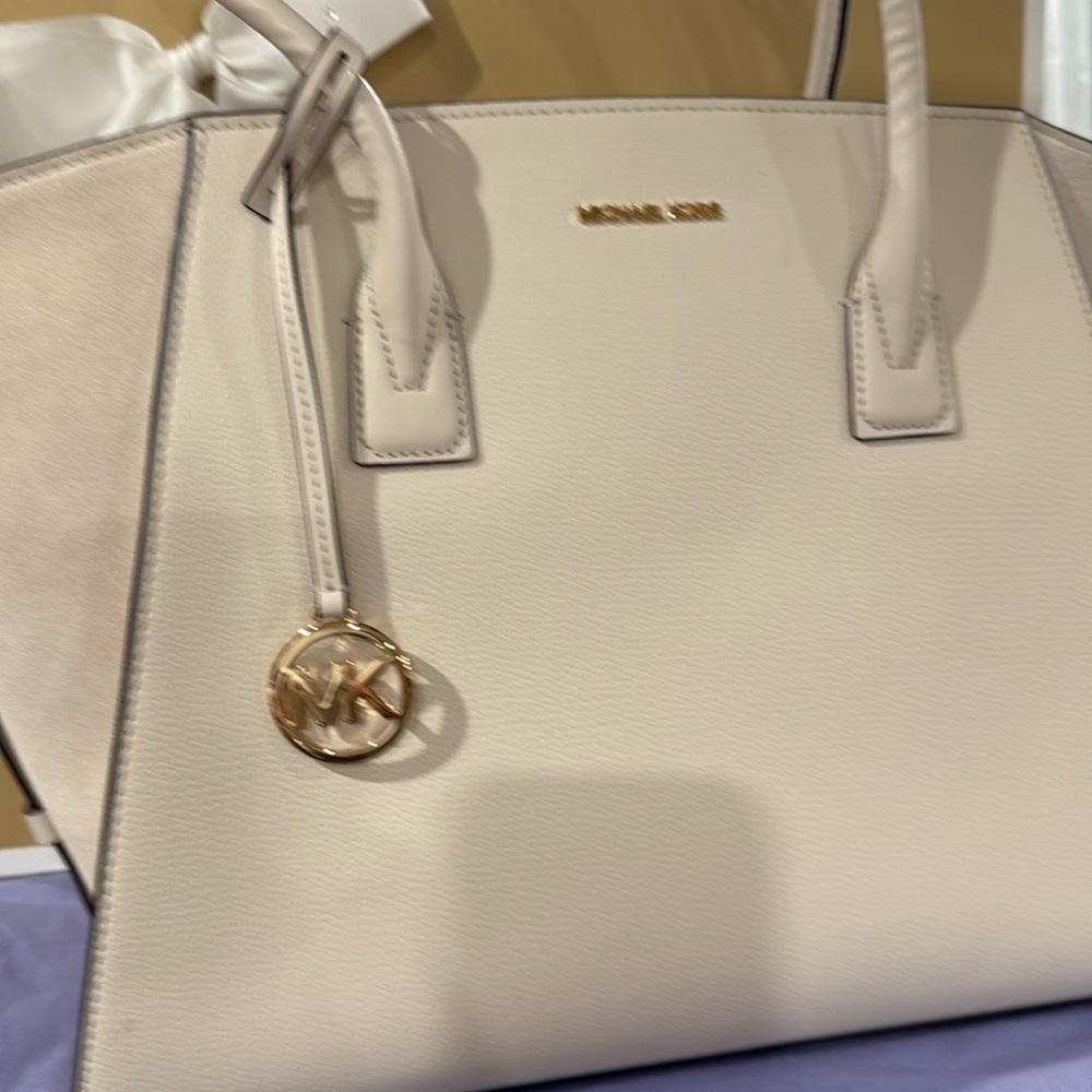 Michael Kors Cream Large Tote Bag - Picture 8 of 8